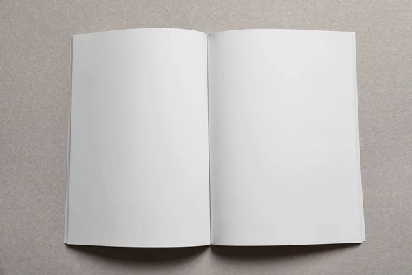 浅色背景小册子的模拟 — 图库照片