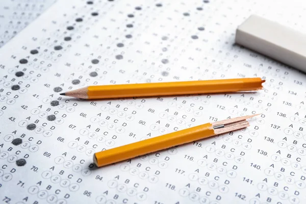 Formulário Exame Lápis Quebrado Close — Fotografia de Stock