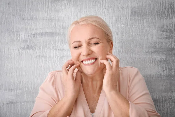 Smiling mature woman — Stock Photo, Image