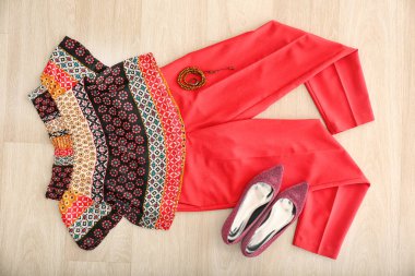 Açık renkli, üstten görünüm üzerinde şık Bayan giyim kümesi