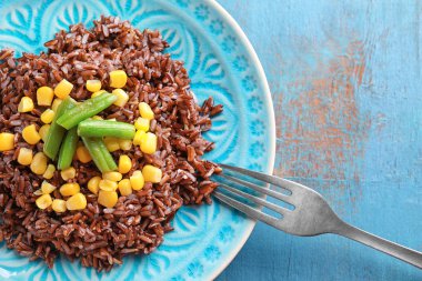 lezzetli kırmızı pirinç ve sebze