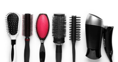 Profesyonel kuaför beyaz arka plan üzerinde ayarla