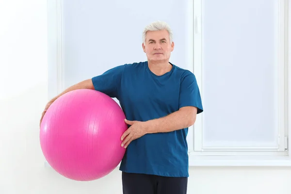 Senior man with fitball — Stock Photo, Image
