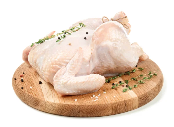 白色背景的全新鲜鸡肉 香料和百里香的木板 — 图库照片