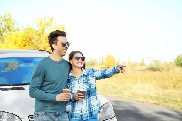 Hermosa Pareja Joven Con Café Pie Cerca Coche Aire Libre —  Fotos de Stock