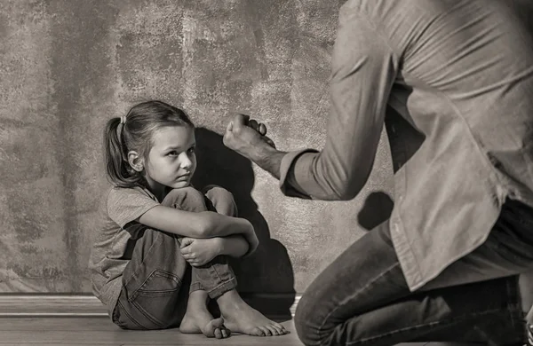 Man Threatening His Daughter Indoors Black White Effect — Stock Photo, Image