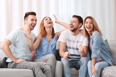 mutlu genç insanlar istirahat