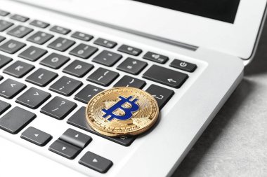Laptop altın bitcoin