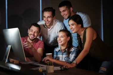 gece geç saatlerde toplantı profesyoneller