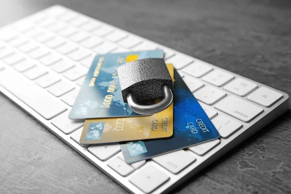 Credit Cards Lock Computer Keyboard Closeup — Stock Photo, Image