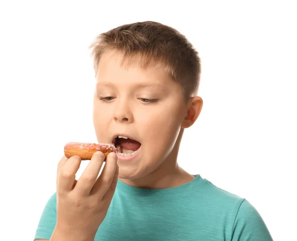 Толстый Мальчик Ест Пончики Белом Фоне — стоковое фото