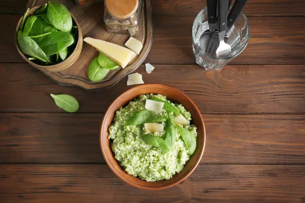 Dish Delicious Spinach Risotto Wooden Table — Stock Photo, Image