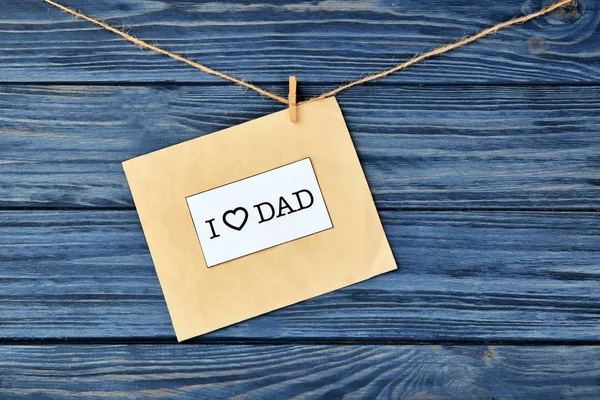 Tarjeta Con Frase Love Dad Para Día Del Padre Colgando —  Fotos de Stock