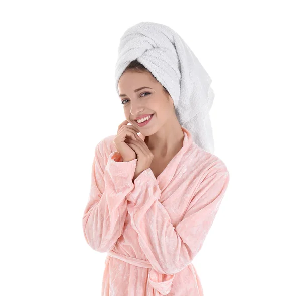 Jonge vrouw in de handdoek en badjas — Stockfoto