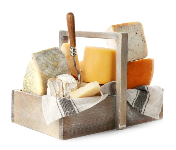 바탕에 치즈의 종류와 바구니 — 스톡 사진
