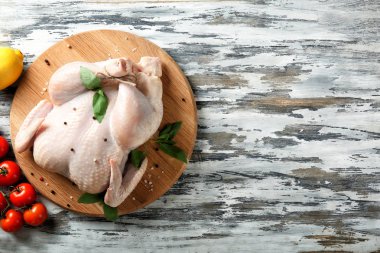 Taze tavuk domates ve limon ile 