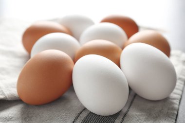 Çiğ tavuk yumurtası. 