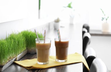 Protein shake ile gözlük 