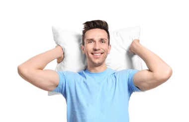 Yumuşak yastık ile genç adam  