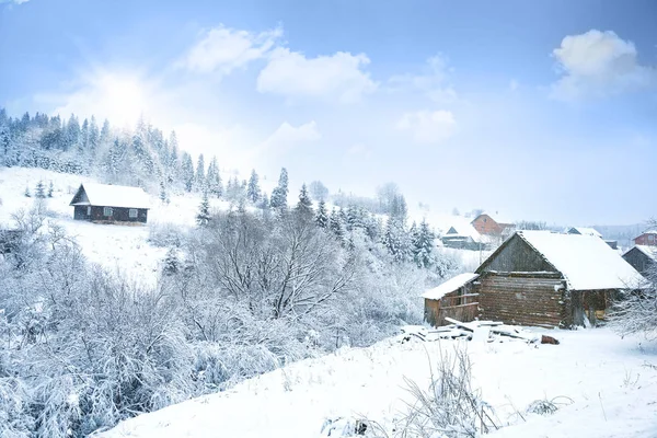 Vista del villaggio di montagna — Foto Stock