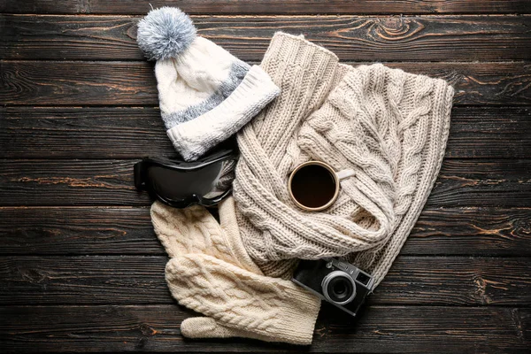 스키 고글과 따뜻한 옷 — 스톡 사진