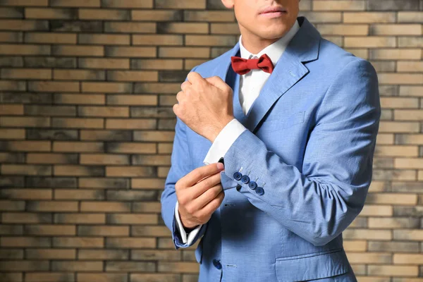 Handsome man in elegant suit — Stock Photo, Image