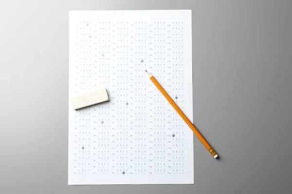 Formulário de exame, lápis e borracha — Fotografia de Stock