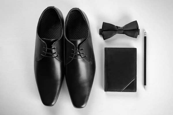 Samenstelling met elegante lederen schoenen — Stockfoto
