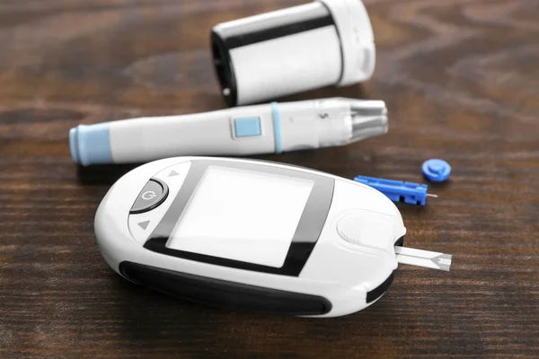 Digitale Glucometer Lancet Pen Houten Achtergrond Diabetes Management — Stockfoto