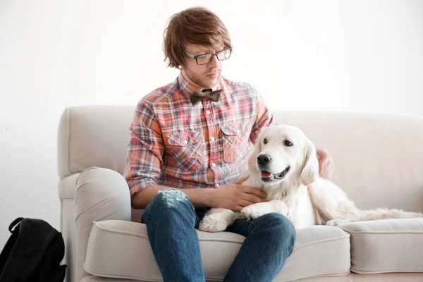 หนุ่มฮิปสเตอร์กับสุนัข — ภาพถ่ายสต็อก