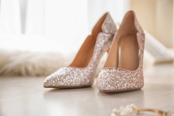 キラキラ光る女性靴のペア — ストック写真