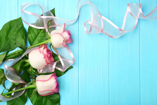 Beautiful Bouquet Roses Wooden Background Top View — Stock Photo, Image