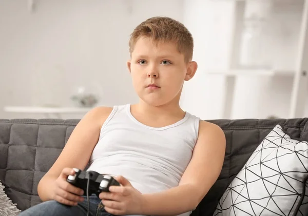 Overweight Boy Playing Video Game Home — Stock Photo, Image