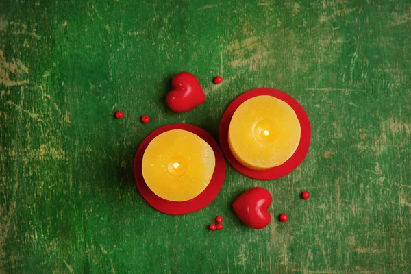 Hermosa Composición Con Corazones Velas Encendidas Sobre Fondo Madera — Foto de Stock