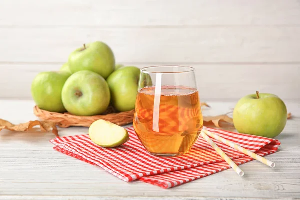 Склянка Смачного Яблучного Соку Столі — стокове фото