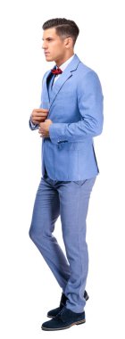 şık elbiseli yakışıklı adam 