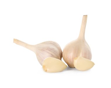 beyaz üzerine taze sarımsak  