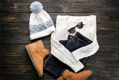 Güneş gözlüğü ile sıcak giysiler  