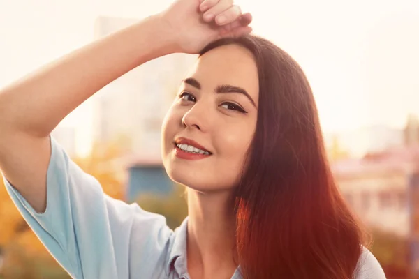 Beautiful smiling woman — Stock Photo, Image