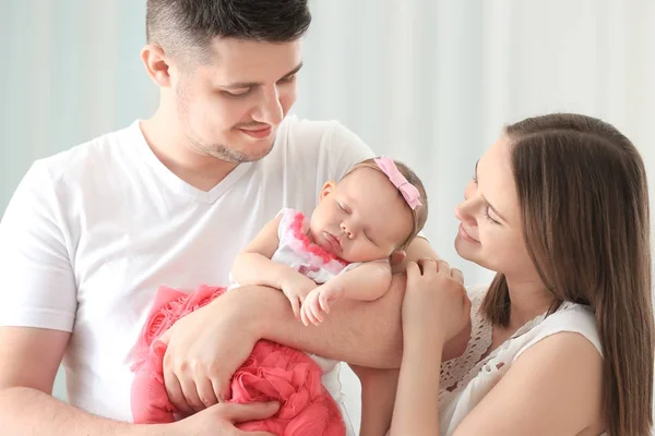 Felice giovane famiglia — Foto Stock