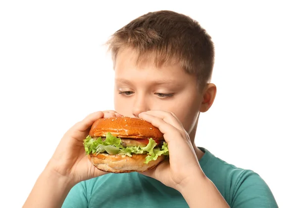 Übergewichtiger Junge Isst Burger Auf Weißem Hintergrund — Stockfoto