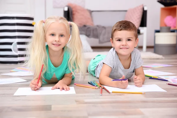 Niedliche Kleine Kinder Zeichnen Hause — Stockfoto