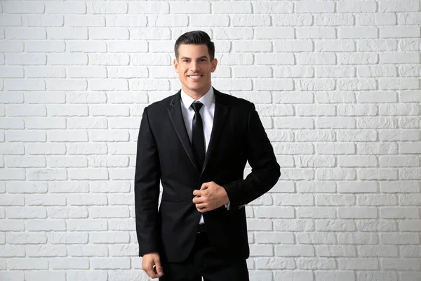 Handsome man in elegant suit — Stock Photo, Image