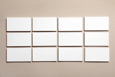 Kartvizit ışık arka plan üzerinde yukarı alay