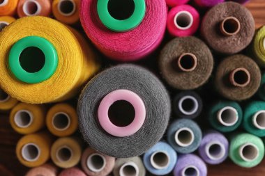 Renk dikiş ipliği kümesi  