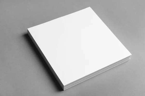 Leere Papierbögen Auf Grauem Hintergrund Mock Für Design — Stockfoto