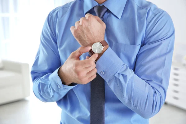 Manager Wrist Watch Indoors Closeup — Stock Photo, Image