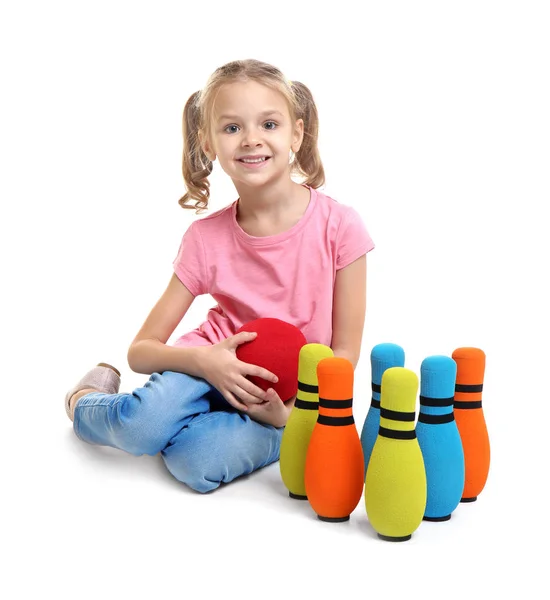 Carino Bambina Giocare Bowling Sfondo Bianco — Foto Stock