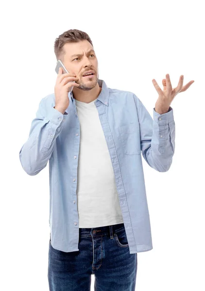 Atrakcyjny młody człowiek mówi na telefon — Zdjęcie stockowe