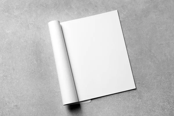 Макет брошури на сірому — стокове фото